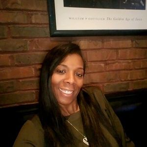 Meet your Posher, Monique